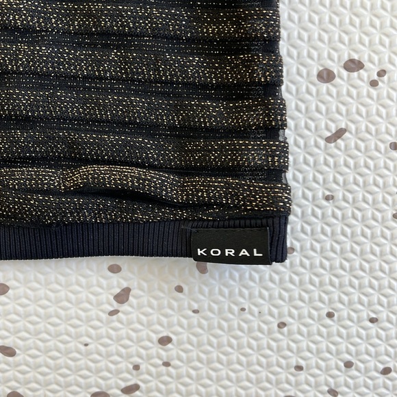 💘 KORAL - BLACK & GOLD STRIPE TERRAIN DISCONNECT SHEER MESH CROP TOP - Picture 5 of 8
